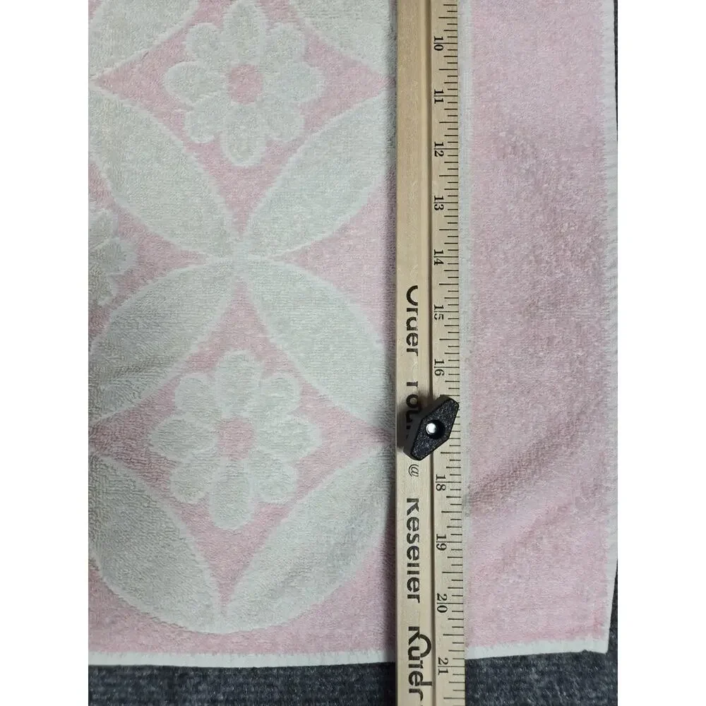 Set of Fashion Manor Decorator Collection Pink & White Floral Cotton Bath Towel